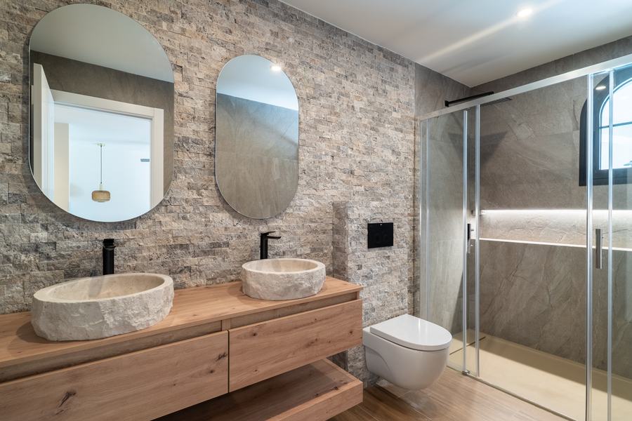 Main bathroom with double basins